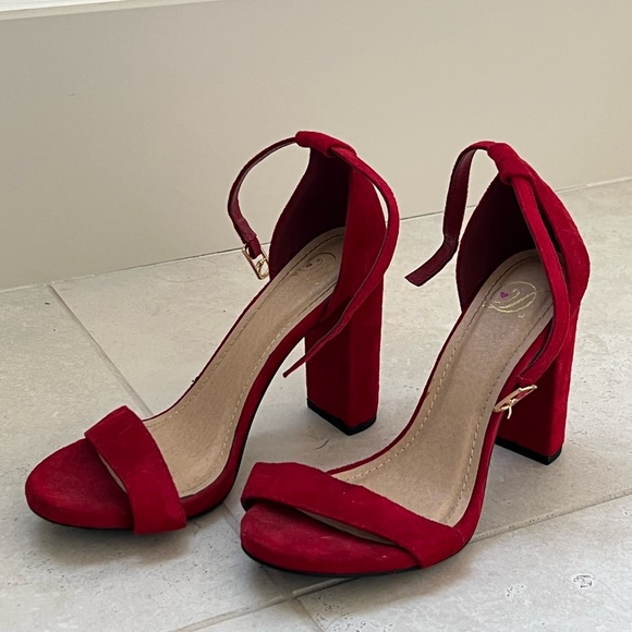 Ruby red heels - Picture 1 of 2